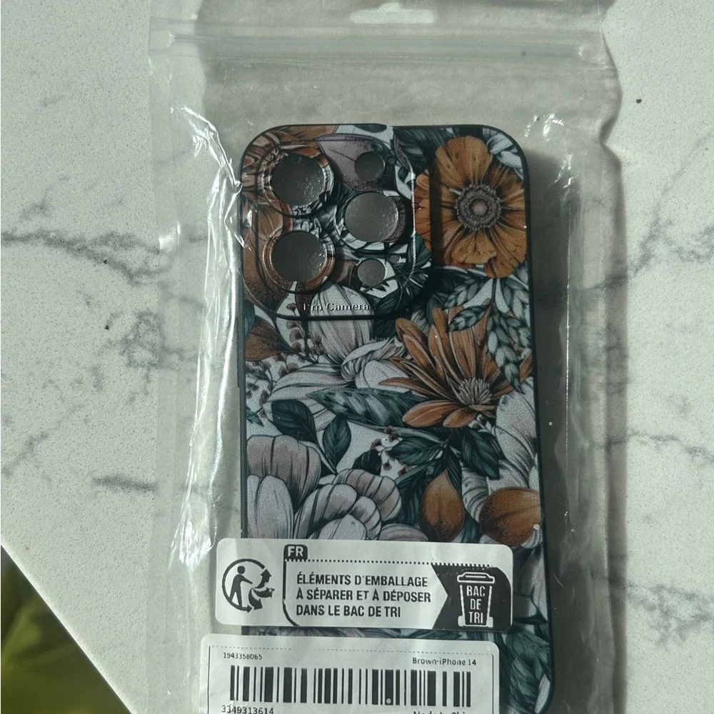 iPhone 14 Pro Floral Pattern Phone Case - Black and White